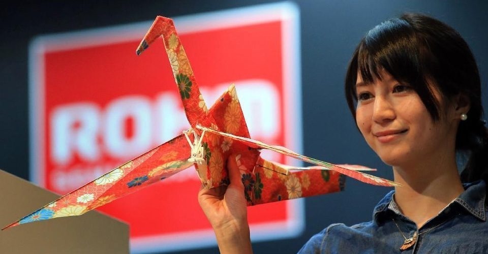 origami drone kraanvogel vliegen tokyo japan rhom semiconductor 2015