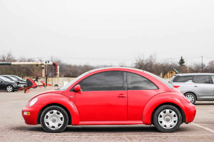 Drone botst op auto in Goes