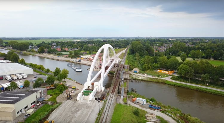 Spoorbrug Zuidhorn in 4K met DJI Mavic Pro